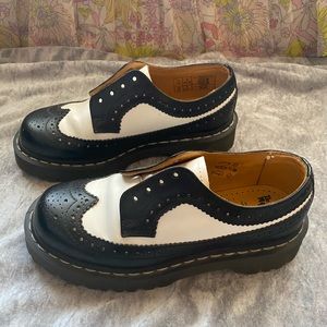 Dr. Martens 3989 Bex Brogues Women’s 6